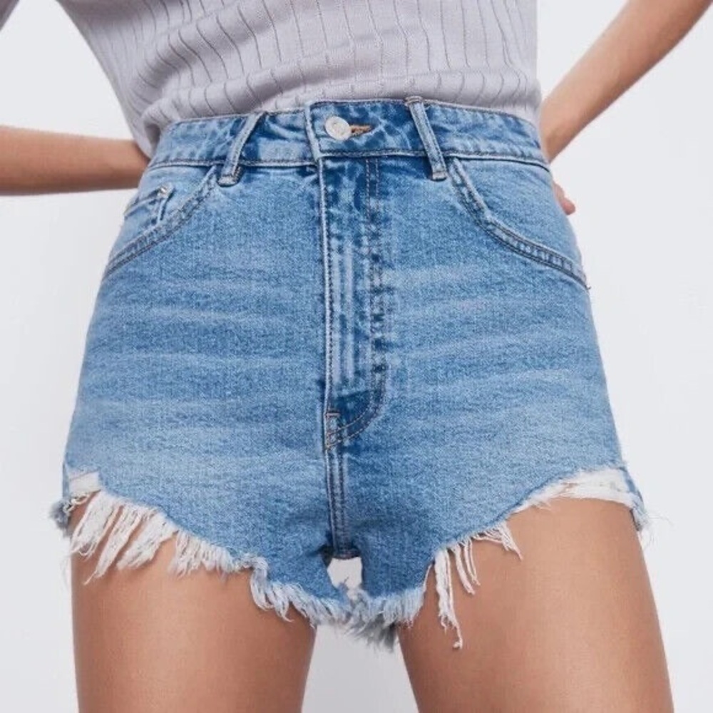 ZARA | Raw Hem Denim Distressed Jean Shorts - US12